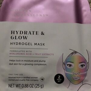 **FREE** Modern Expressions Mask - Hydrate & Glow